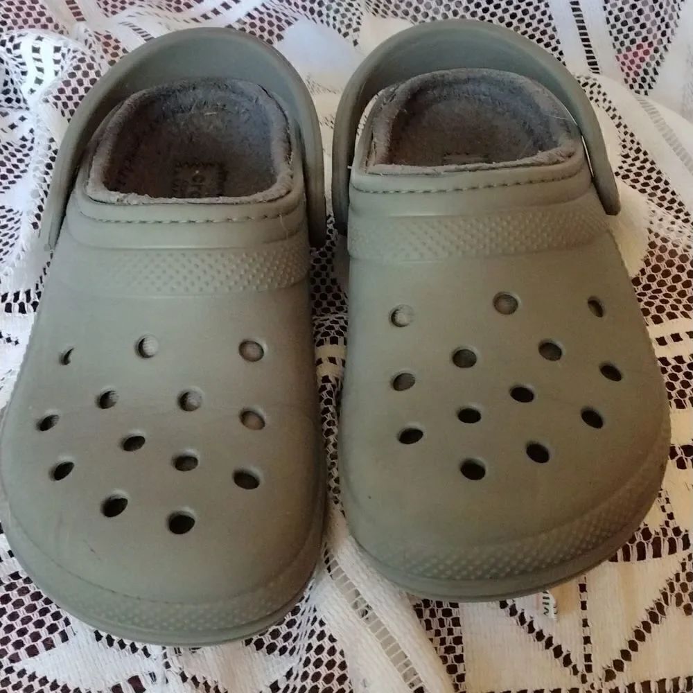 Crocs fleece lined 